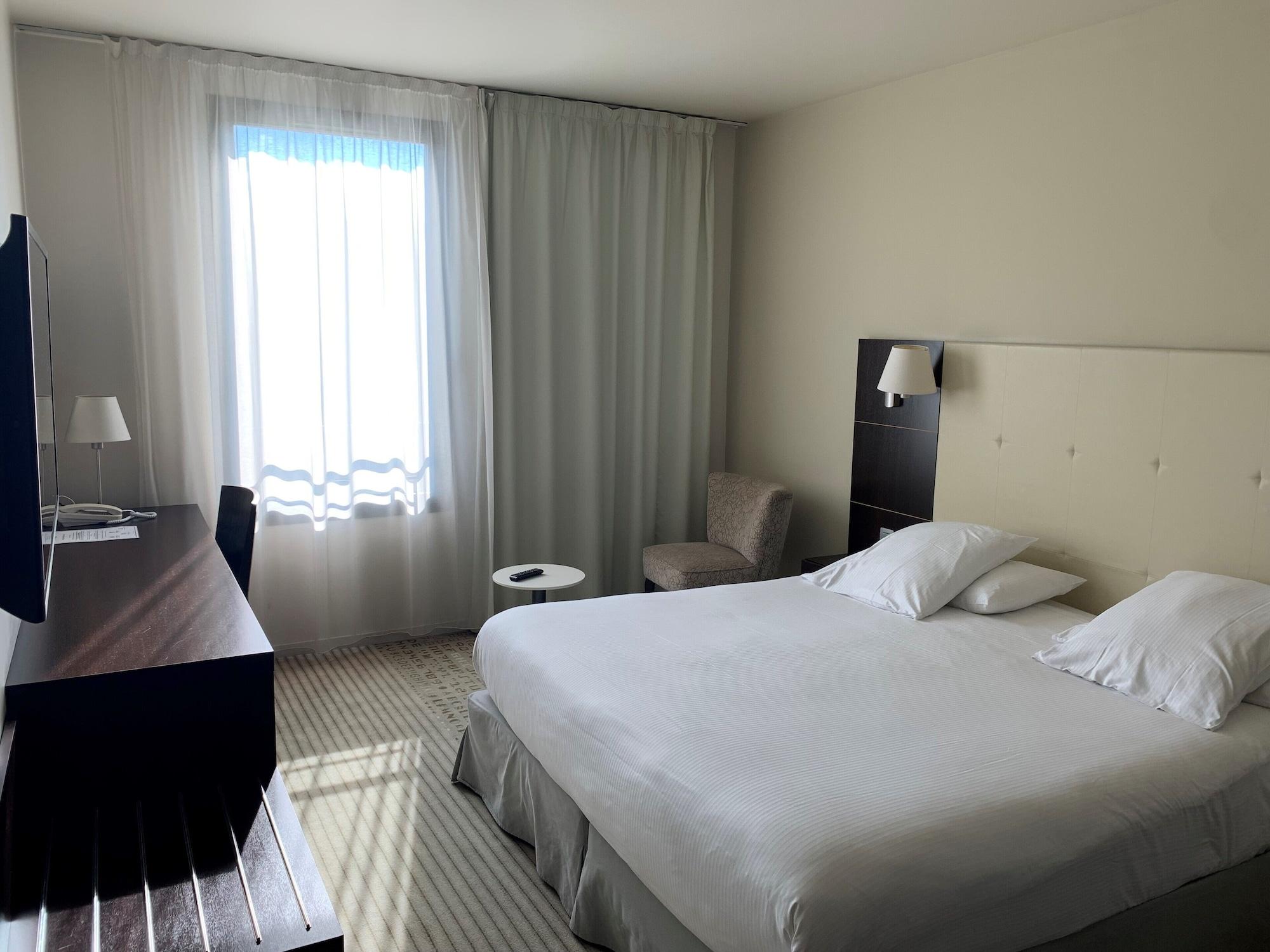 Mercure Aix-En-Provence La Duranne Gare Tgv Hotel Eksteriør billede